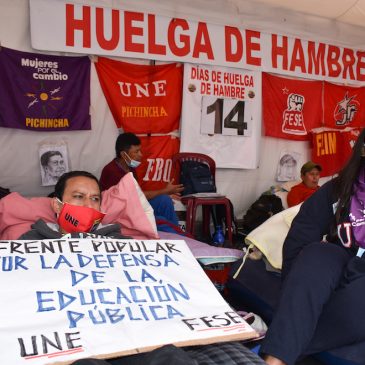 Maestros permanecen en huelga de hambre