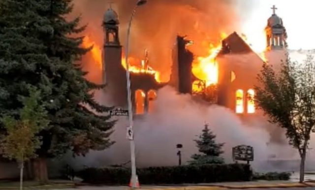 Crímenes contra niños indigenas por la iglesia católica en Canada