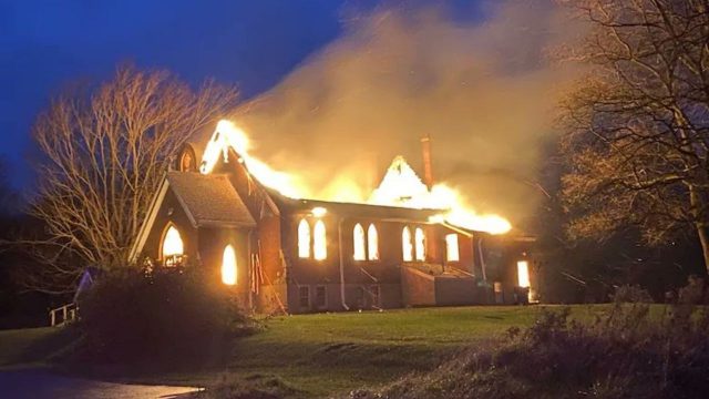 Crímenes contra niños indigenas por la iglesia católica en Canada