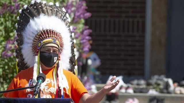 Crímenes contra niños indigenas por la iglesia católica en Canada