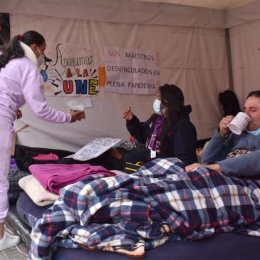 No existe homenaje para héroes y heroínas de la educación pública